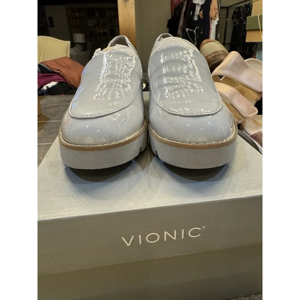 Vionic Women's Kensley Vapor Crinkle Patent Leather Loafers Gray Size 6‎